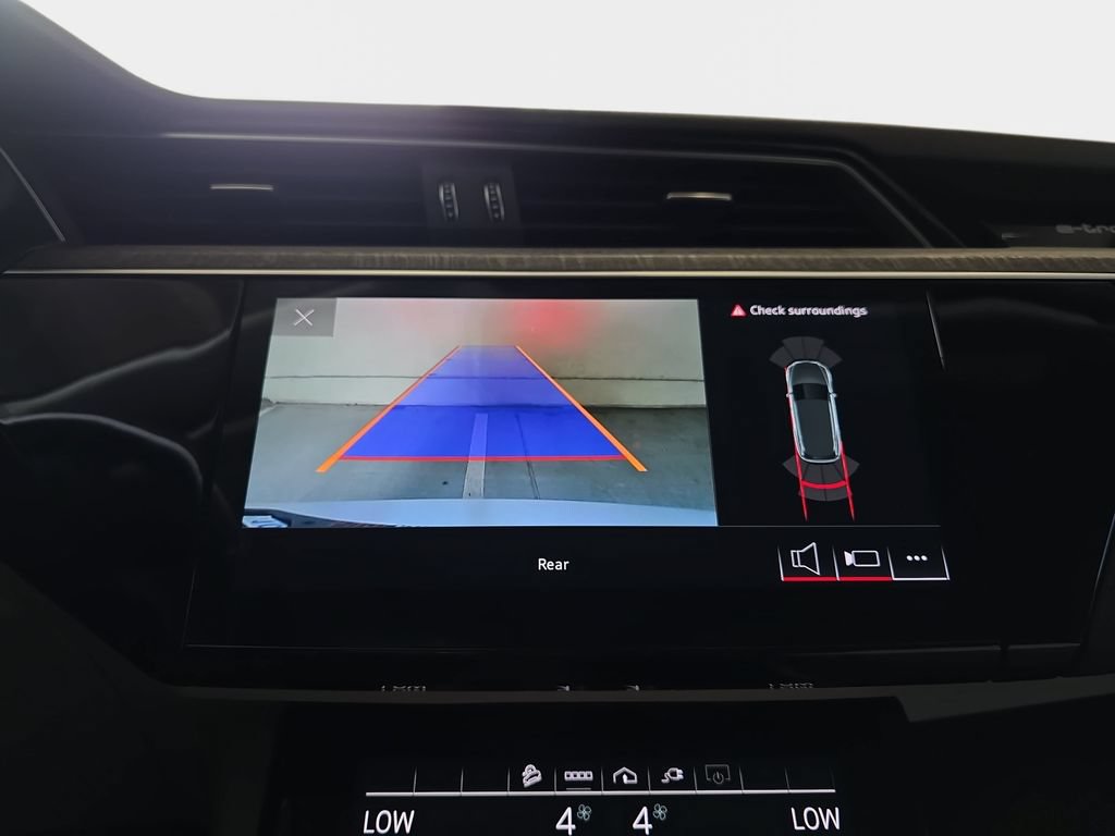 Used 2024 Audi Q8 e-tron Premium Plus AWD/4WD image 19
