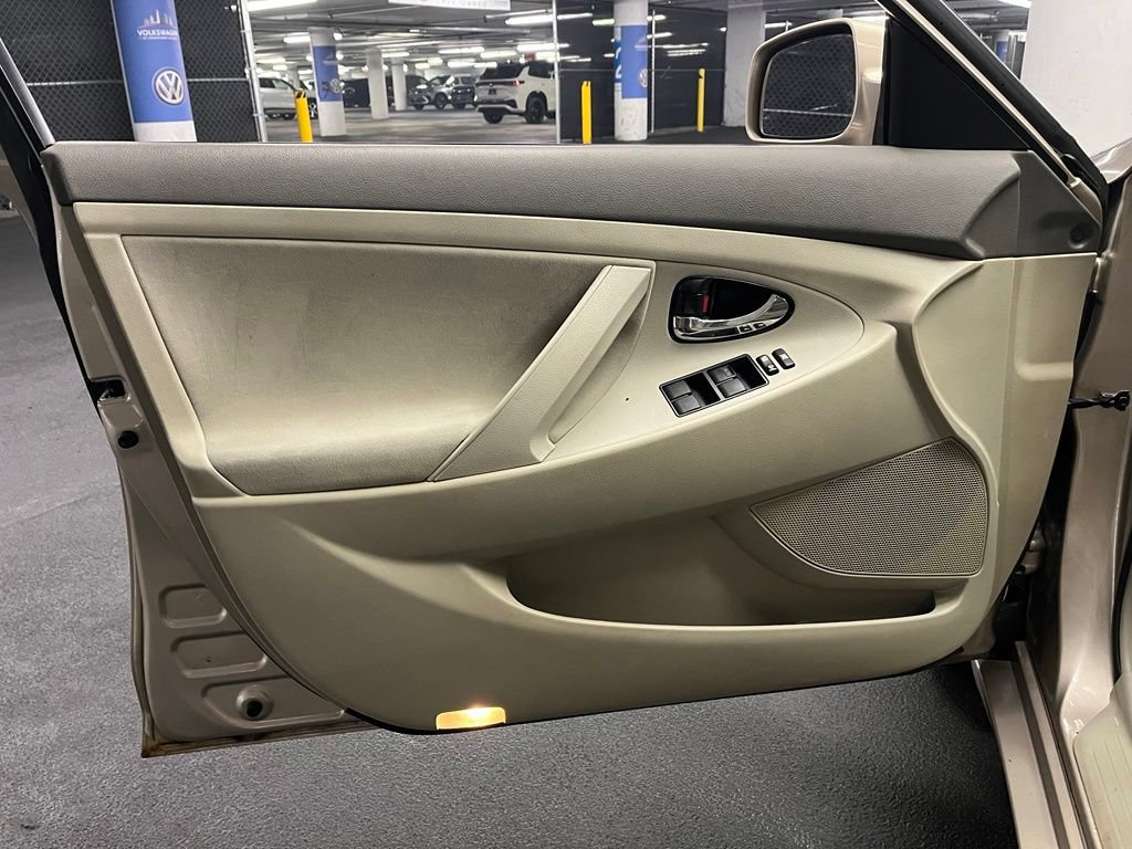 Used 2009 Toyota Camry LE FWD image 14