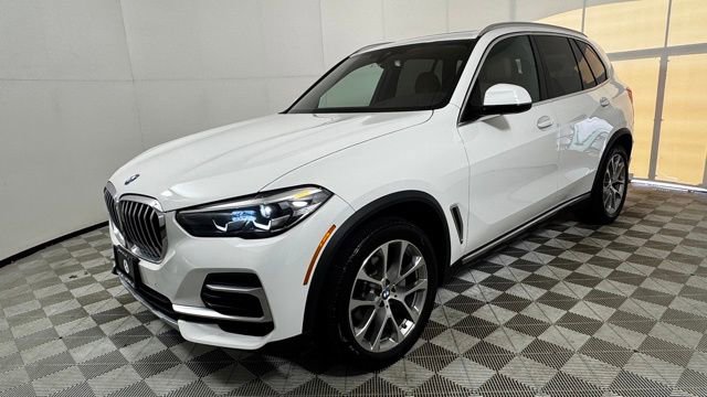 Used 2023 BMW X5 xDrive40i w/ Premium Package image 3