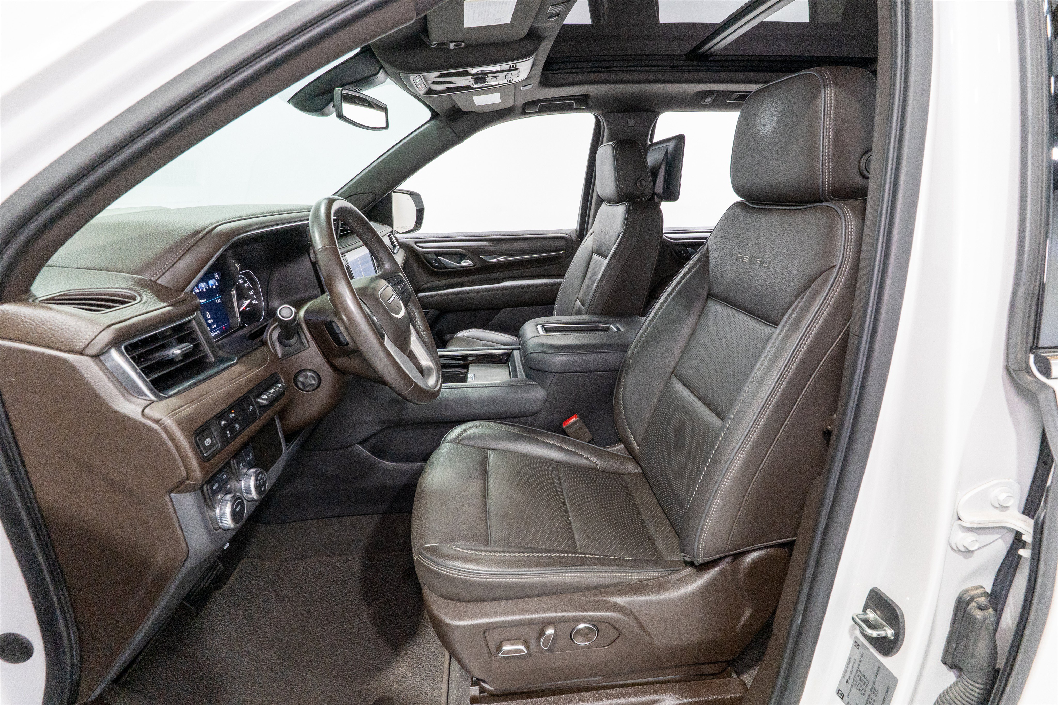 Used 2021 GMC Yukon Denali AWD/4WD image 16