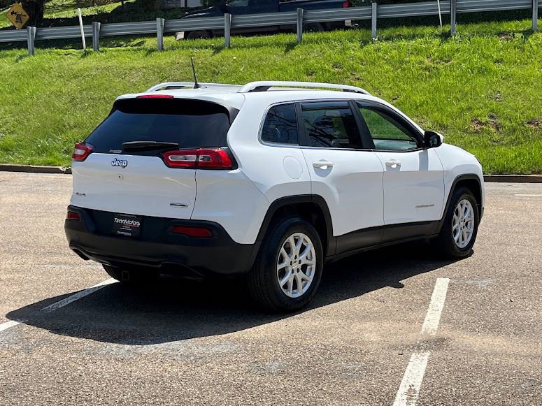 Used 2018 Jeep Cherokee Latitude Plus w/ Cold Weather Group AWD/4WD image 20