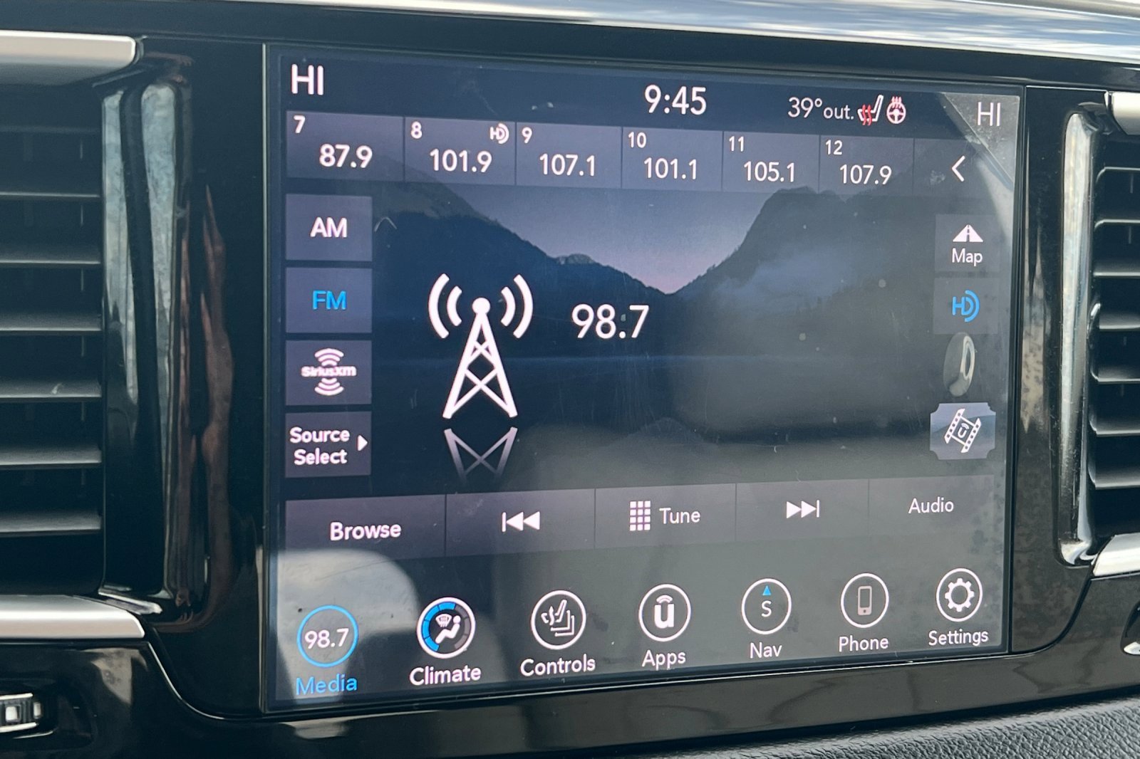 Used 2020 Chrysler Pacifica Touring-L Plus w/ Tire & Wheel Group image 19