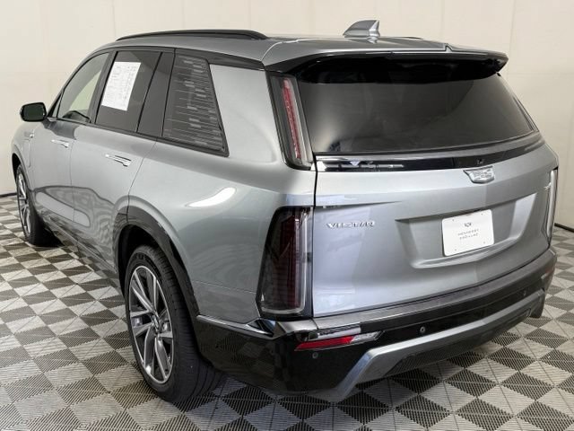 Certified 2026 Cadillac Vistiq Luxury w/ LPO, Floor Liner Package AWD/4WD image 5