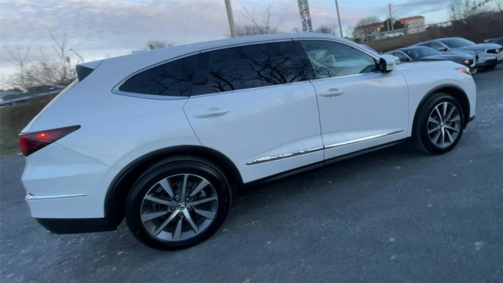 Used 2025 Acura MDX SH-AWD w/ Technology Package image 8