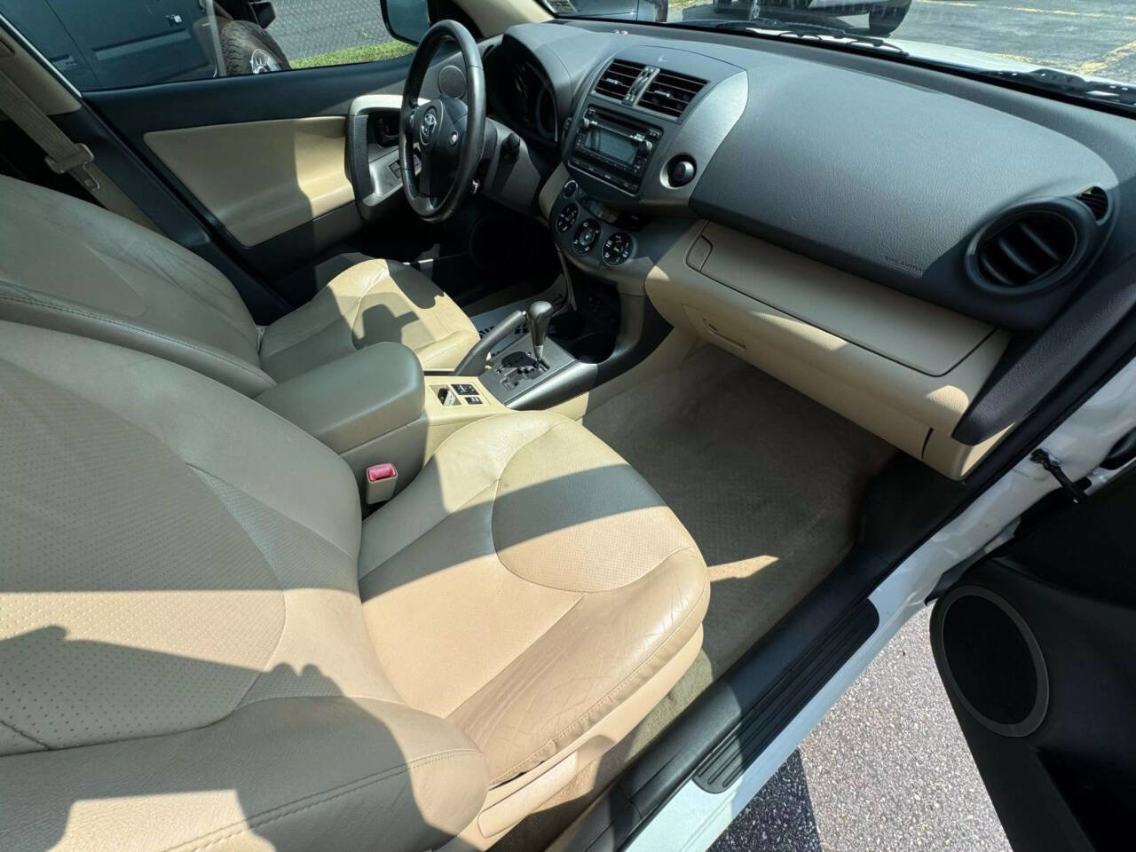 Used 2012 Toyota RAV4 Limited image 17