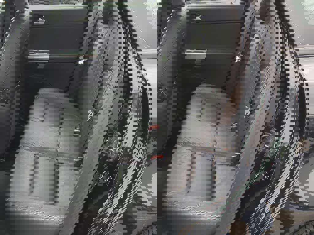 Used 2011 Volvo S40 T5 w/ Preferred Pkg FWD image 18