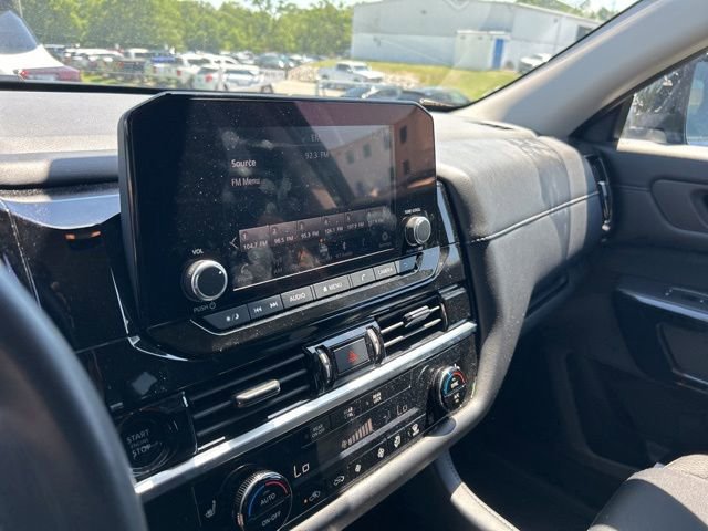 Used 2025 Nissan Pathfinder SV AWD/4WD image 9