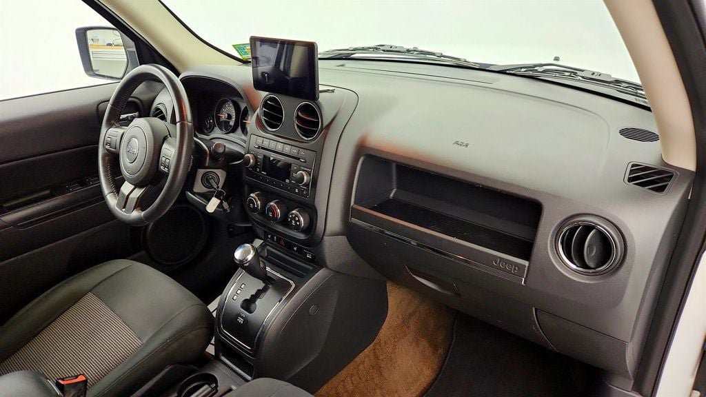 Used 2014 Jeep Patriot Latitude AWD/4WD image 24