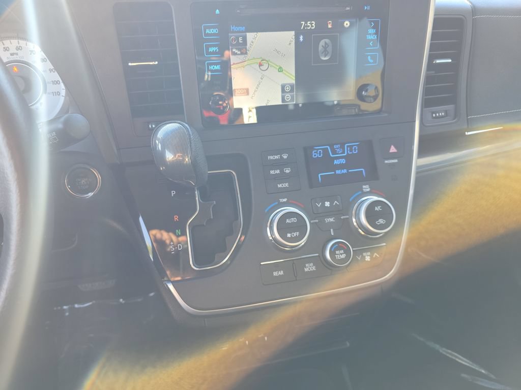 Used 2016 Toyota Sienna SE Premium FWD image 16