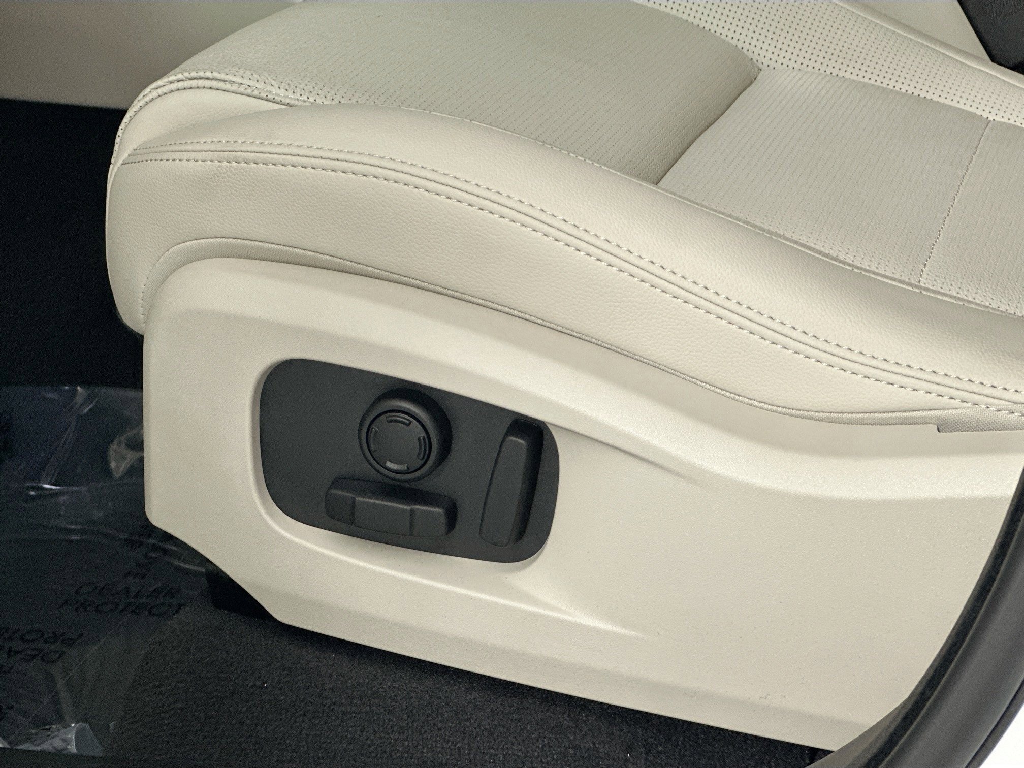 Used 2026 Jaguar F-PACE R-Dynamic S image 18