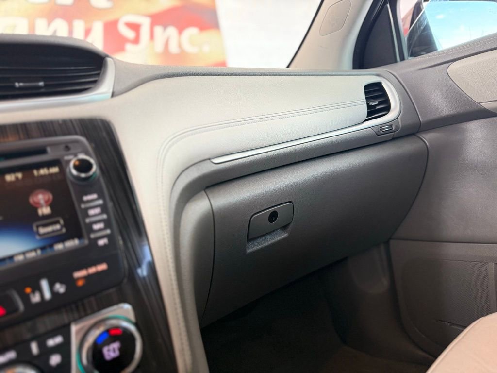 Used 2015 Chevrolet Traverse LTZ FWD image 37
