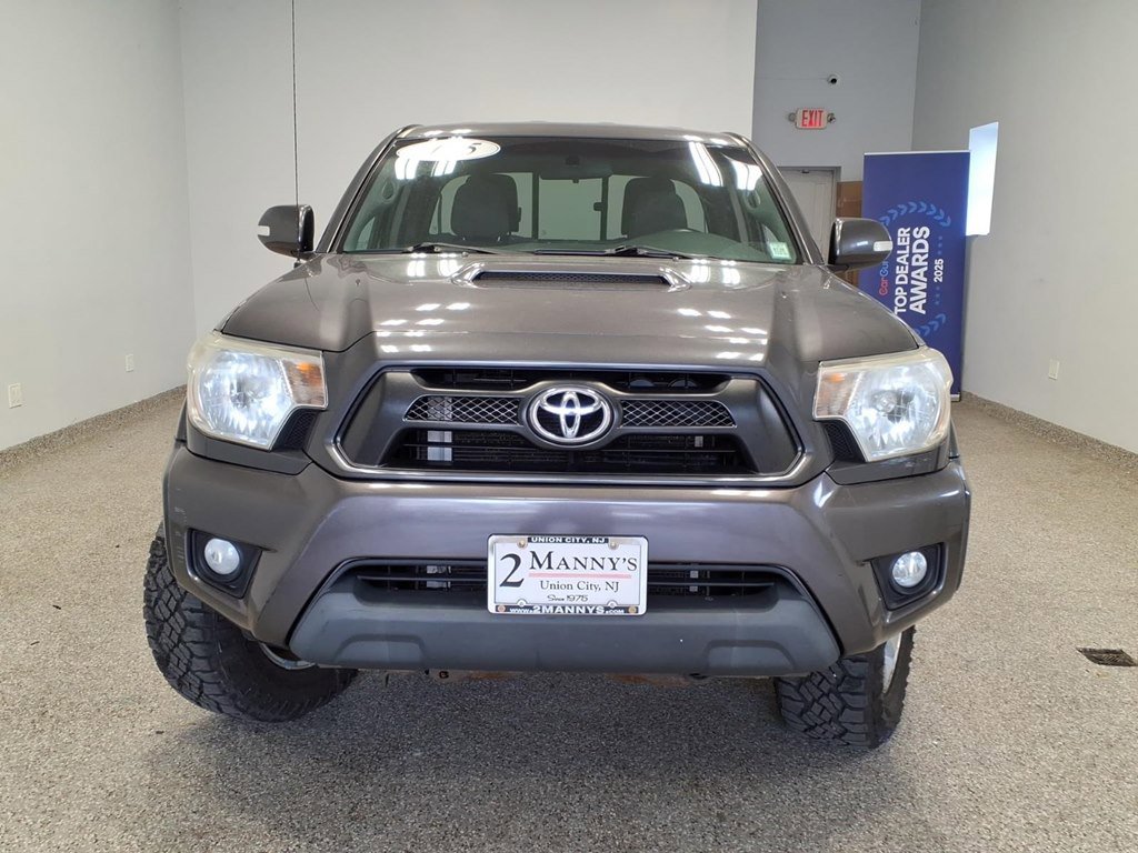 Used 2015 Toyota Tacoma 4x4 Access Cab V6 w/ TRD Sport Package image 2