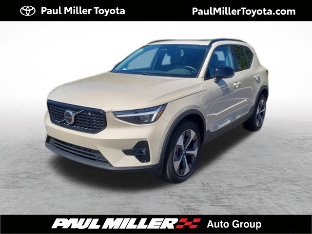 Used 2025 Volvo XC40 B5 Plus w/ Climate Package AWD/4WD 360° Tour