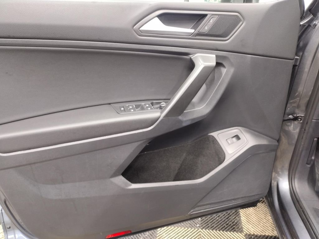 Used 2021 Volkswagen Tiguan SEL image 21