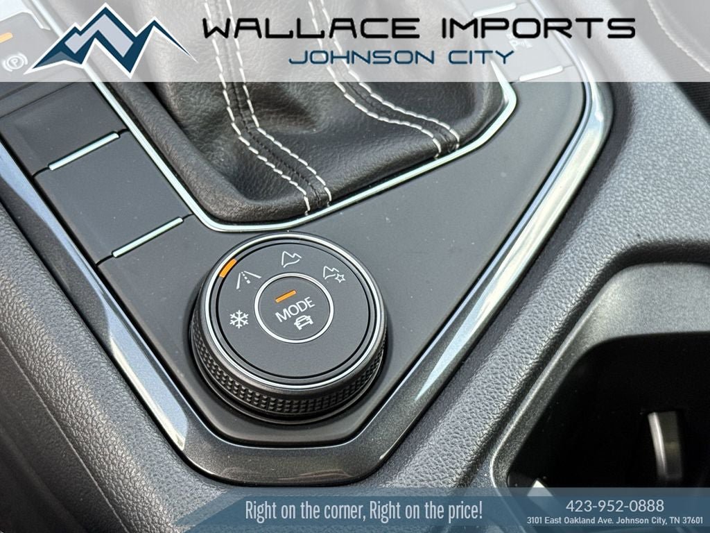 Certified 2024 Volkswagen Tiguan SEL R-Line AWD/4WD image 30