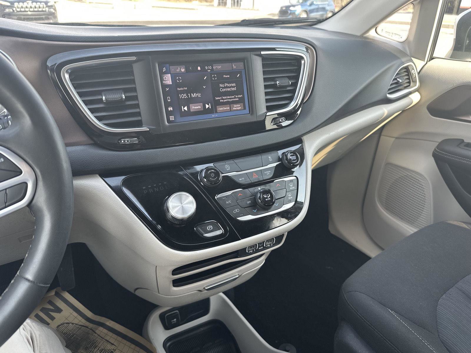 Used 2023 Chrysler Voyager LX FWD image 12