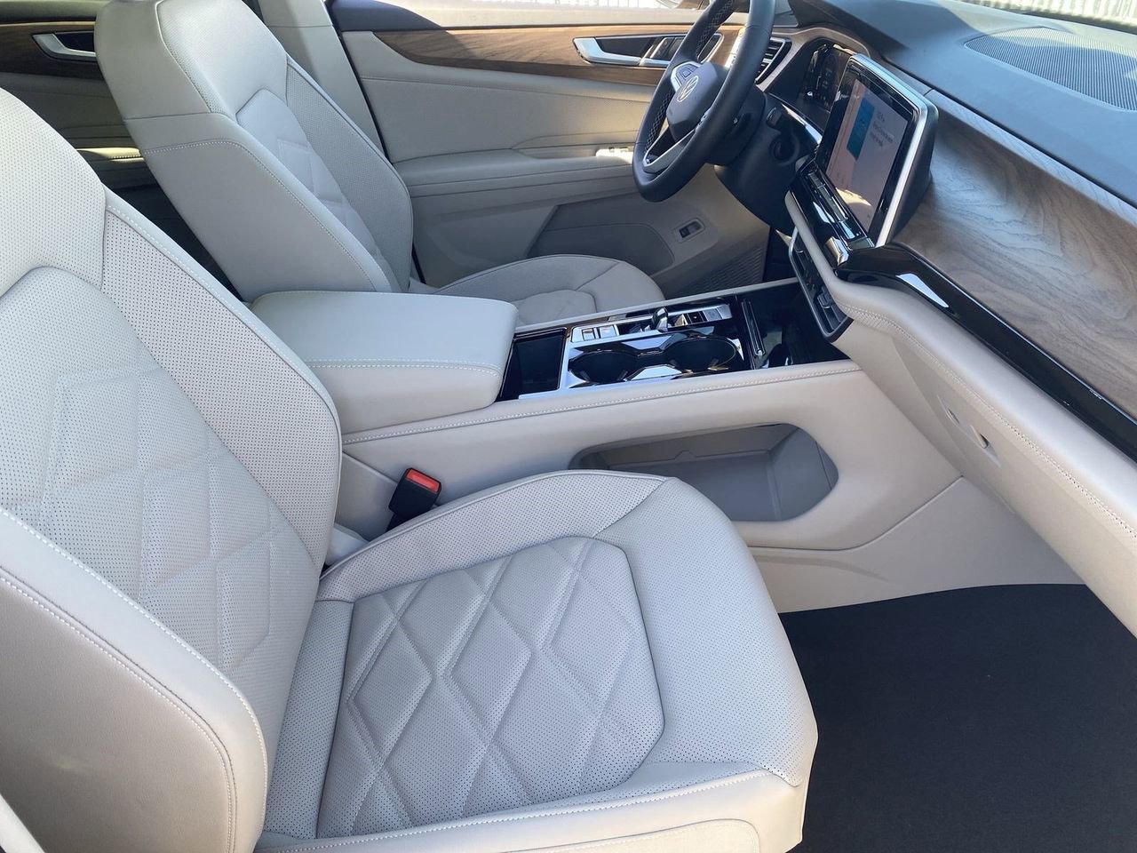 New 2026 Volkswagen Atlas SE image 8