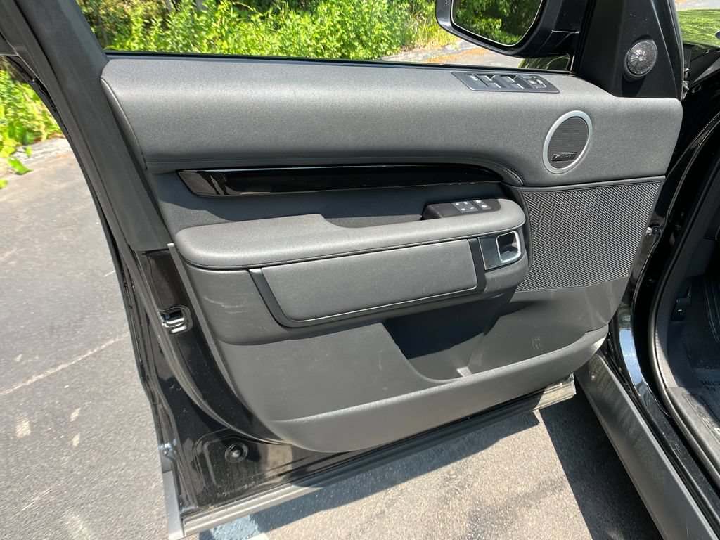 Used 2024 Land Rover Discovery S AWD/4WD image 11