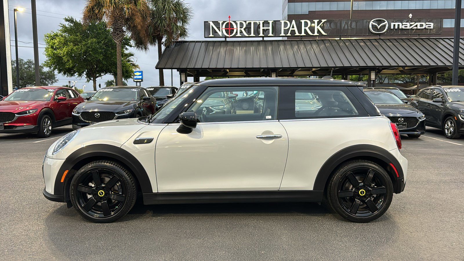 Used 2022 MINI Cooper SE image 5