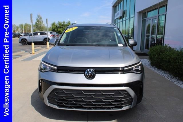 Used 2025 Volkswagen Taos SE w/ Panoramic Sunroof Package FWD video 2