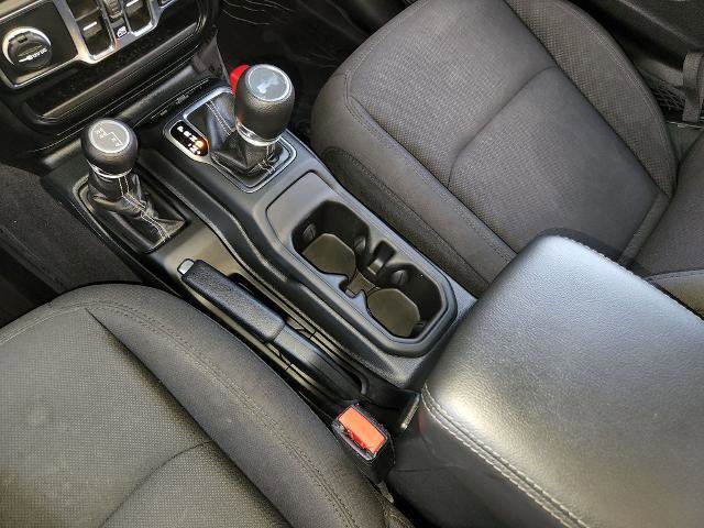 Used 2023 Jeep Wrangler Unlimited Sahara w/ LED Lighting Group AWD/4WD image 23