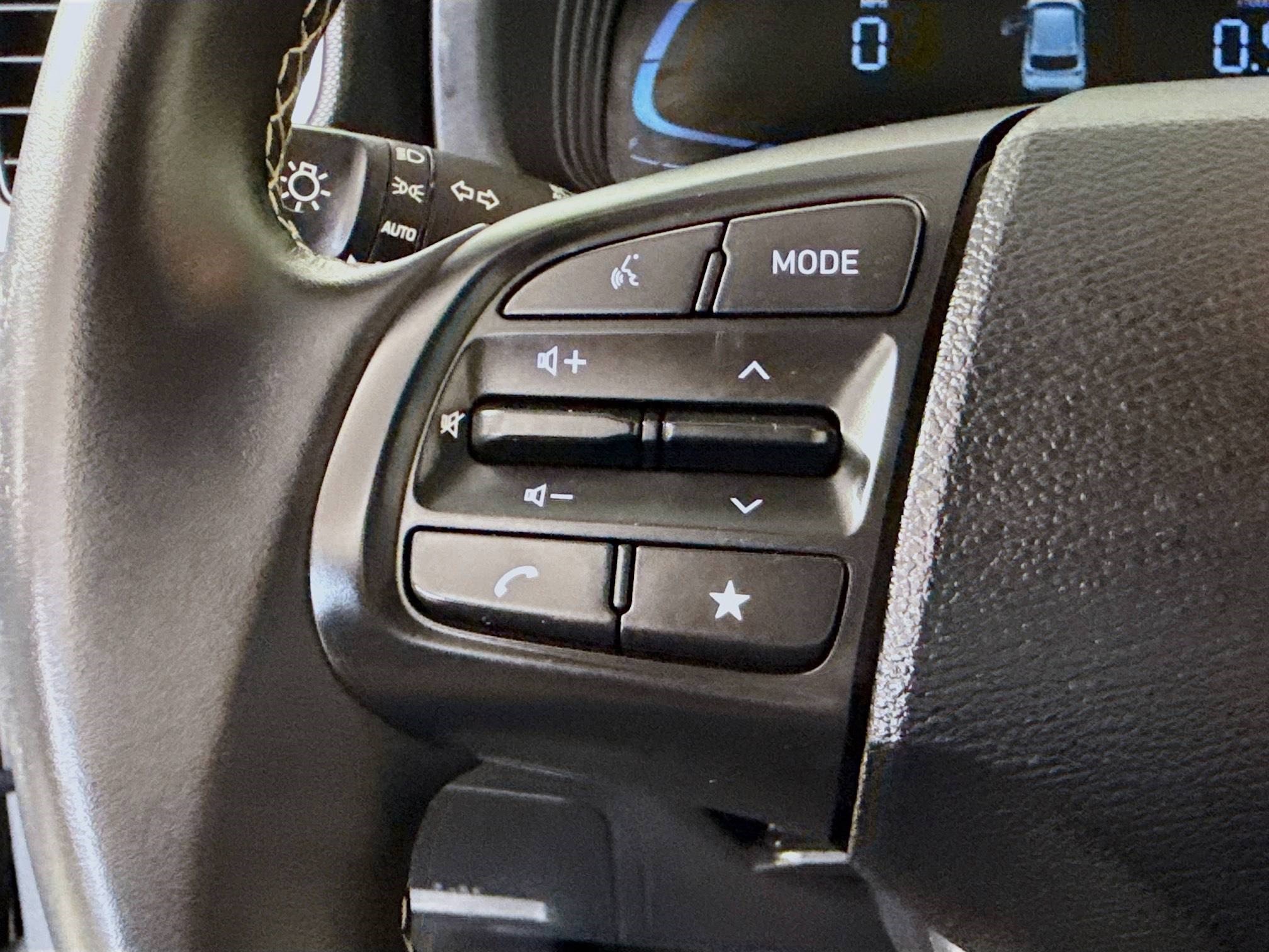 Used 2024 Hyundai Venue Limited image 11