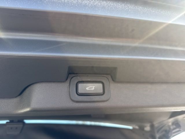 Used 2023 Land Rover Discovery S image 37