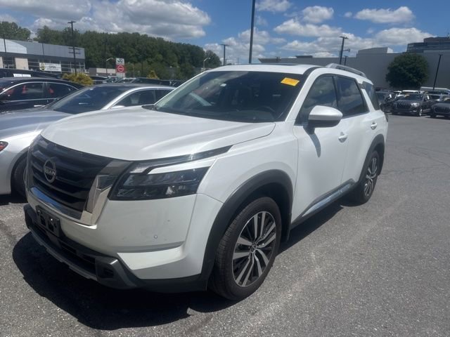 Used 2025 Nissan Pathfinder Platinum w/ Cargo Package AWD/4WD video 1
