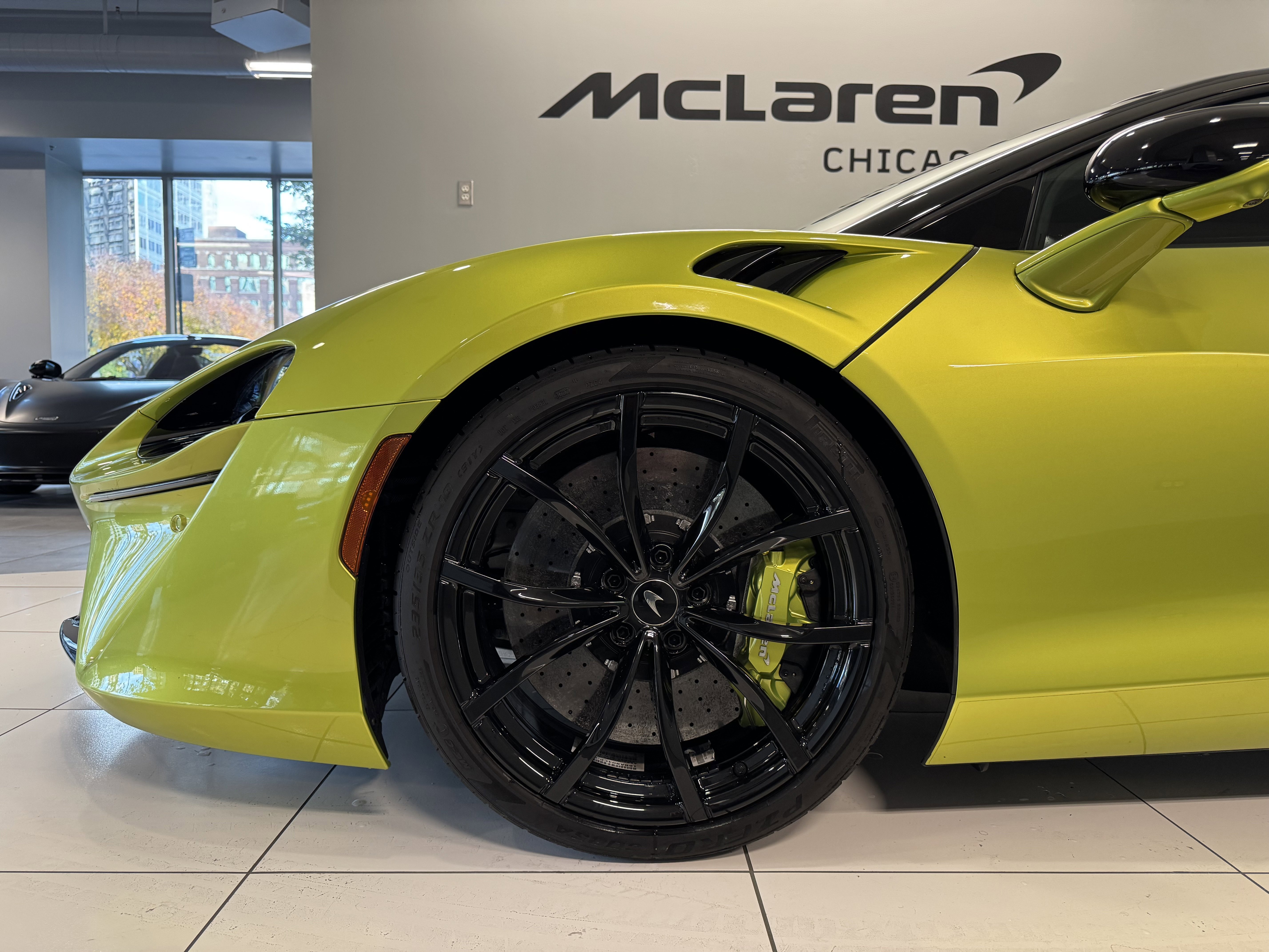Used 2023 McLaren Artura image 19