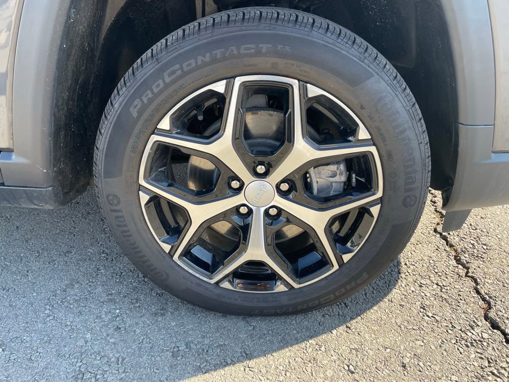 Used 2024 Jeep Compass Limited image 33