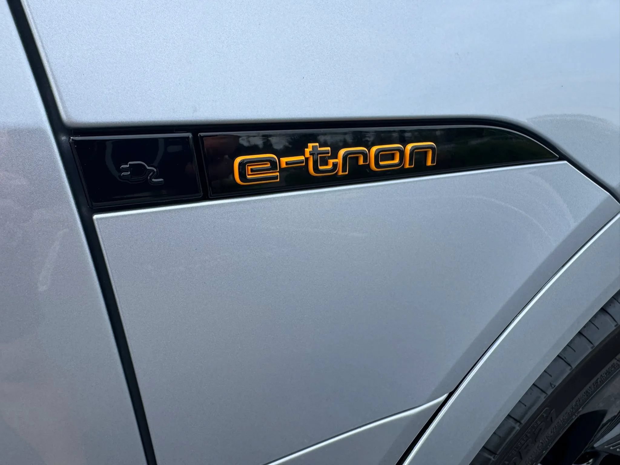 Used 2022 Audi e-tron Premium Plus w/ Premium Plus Package AWD/4WD image 15