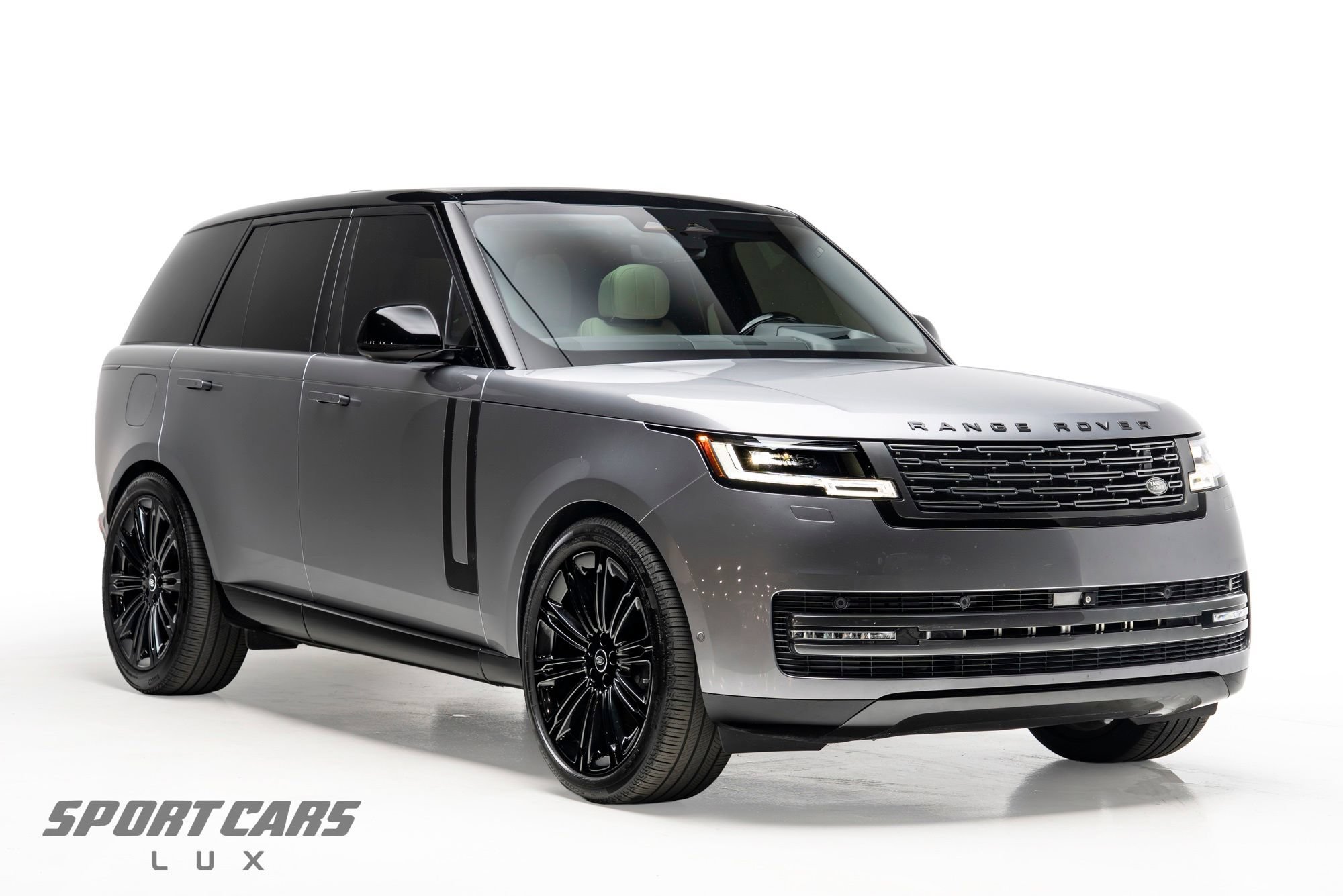 Used 2025 Land Rover Range Rover SE AWD/4WD image 1