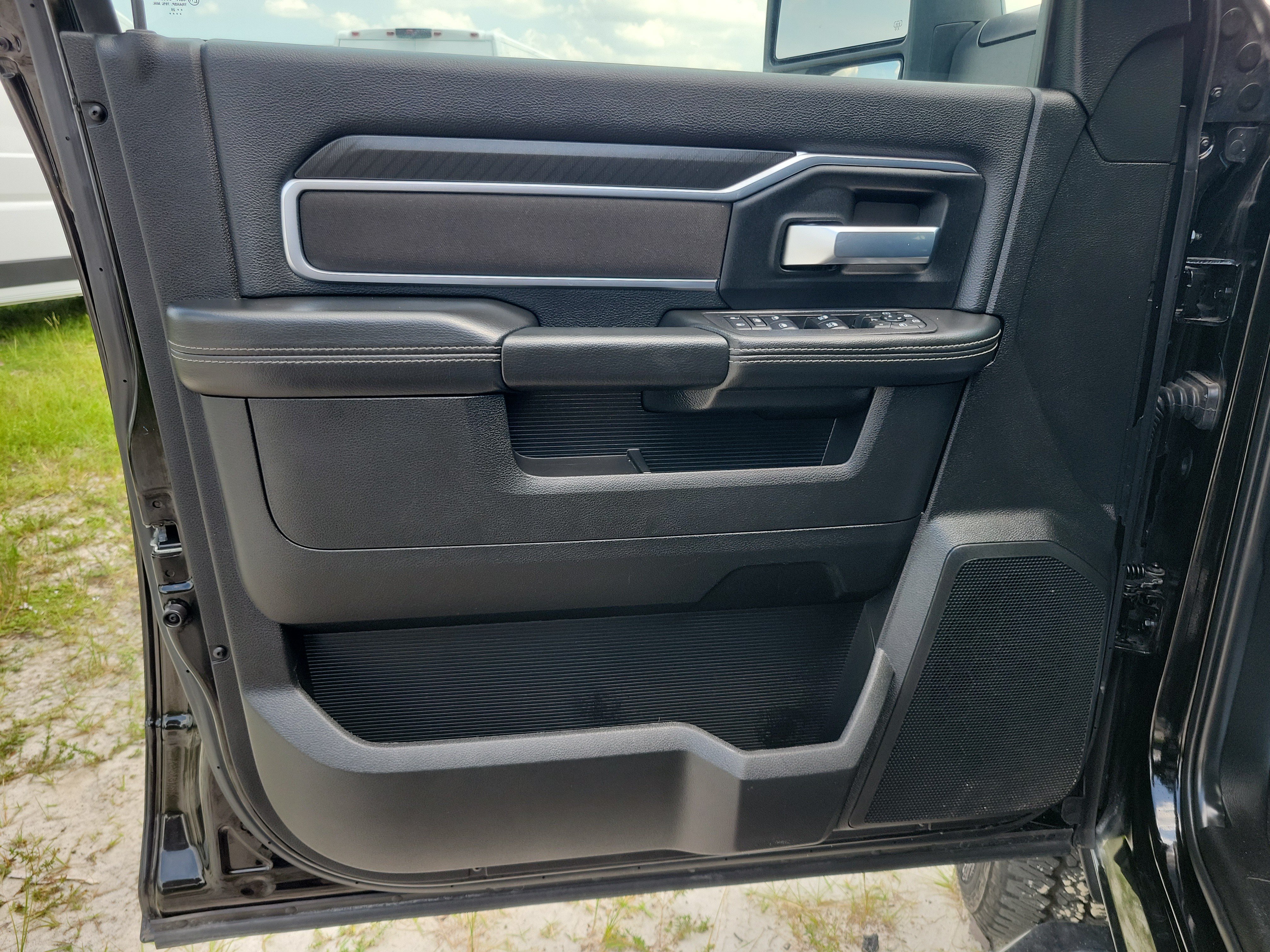 Used 2025 RAM 2500 Big Horn AWD/4WD image 14