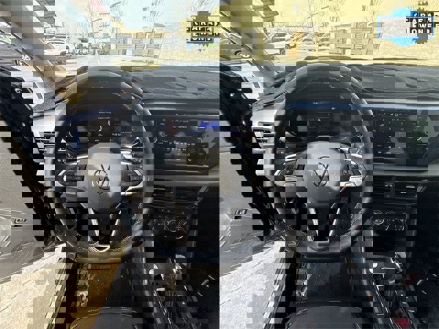 Used 2022 Volkswagen Taos SE image 14