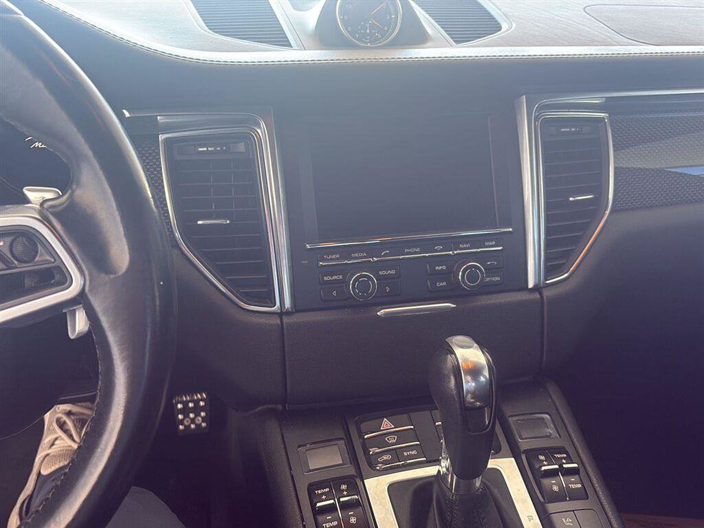 Used 2015 Porsche Macan Turbo AWD/4WD image 11