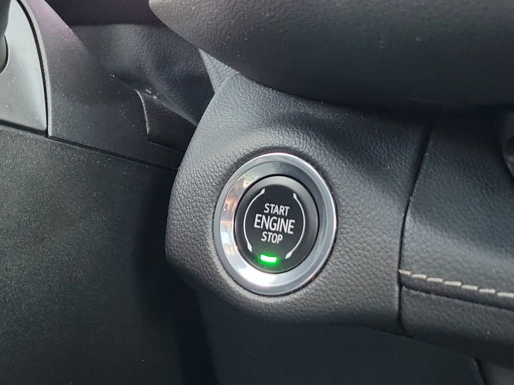 Used 2023 Buick Envision Essence w/ Sport Touring Package image 28