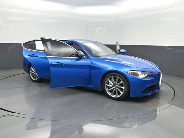 Used 2020 Alfa Romeo Giulia w/ Cold Weather Package RWD image 32