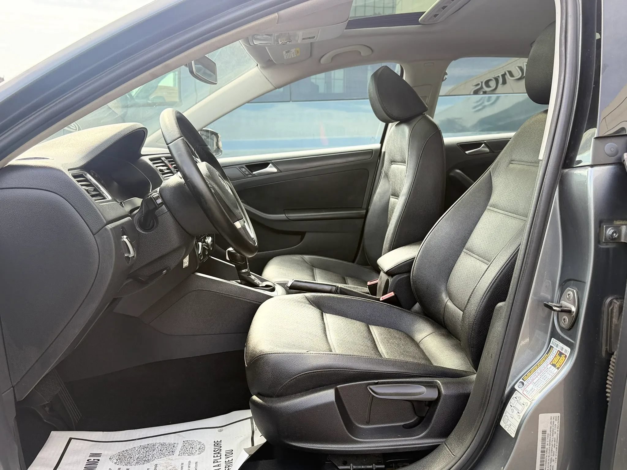Used 2011 Volkswagen Jetta SE FWD image 10