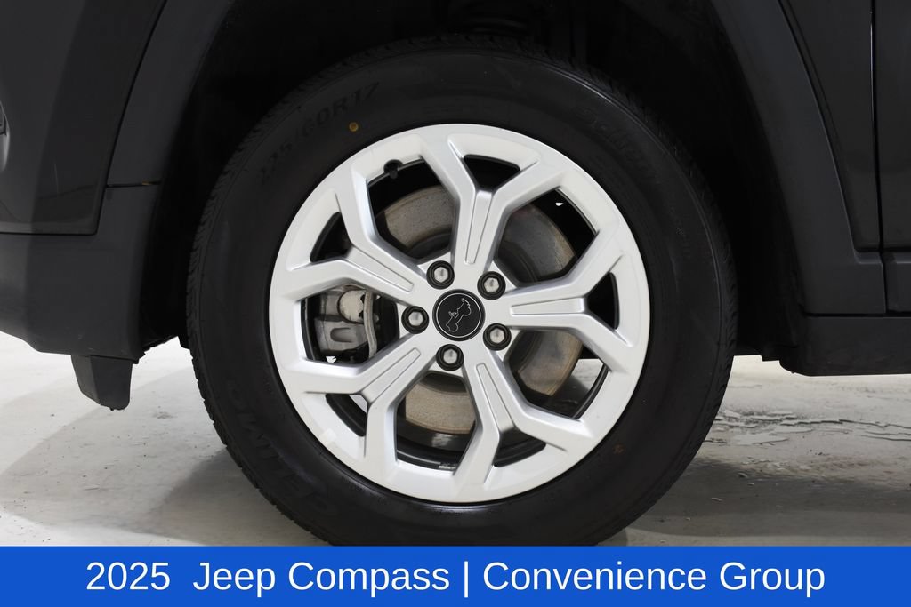 Used 2025 Jeep Compass Latitude w/ Sun & Sound Group AWD/4WD image 6