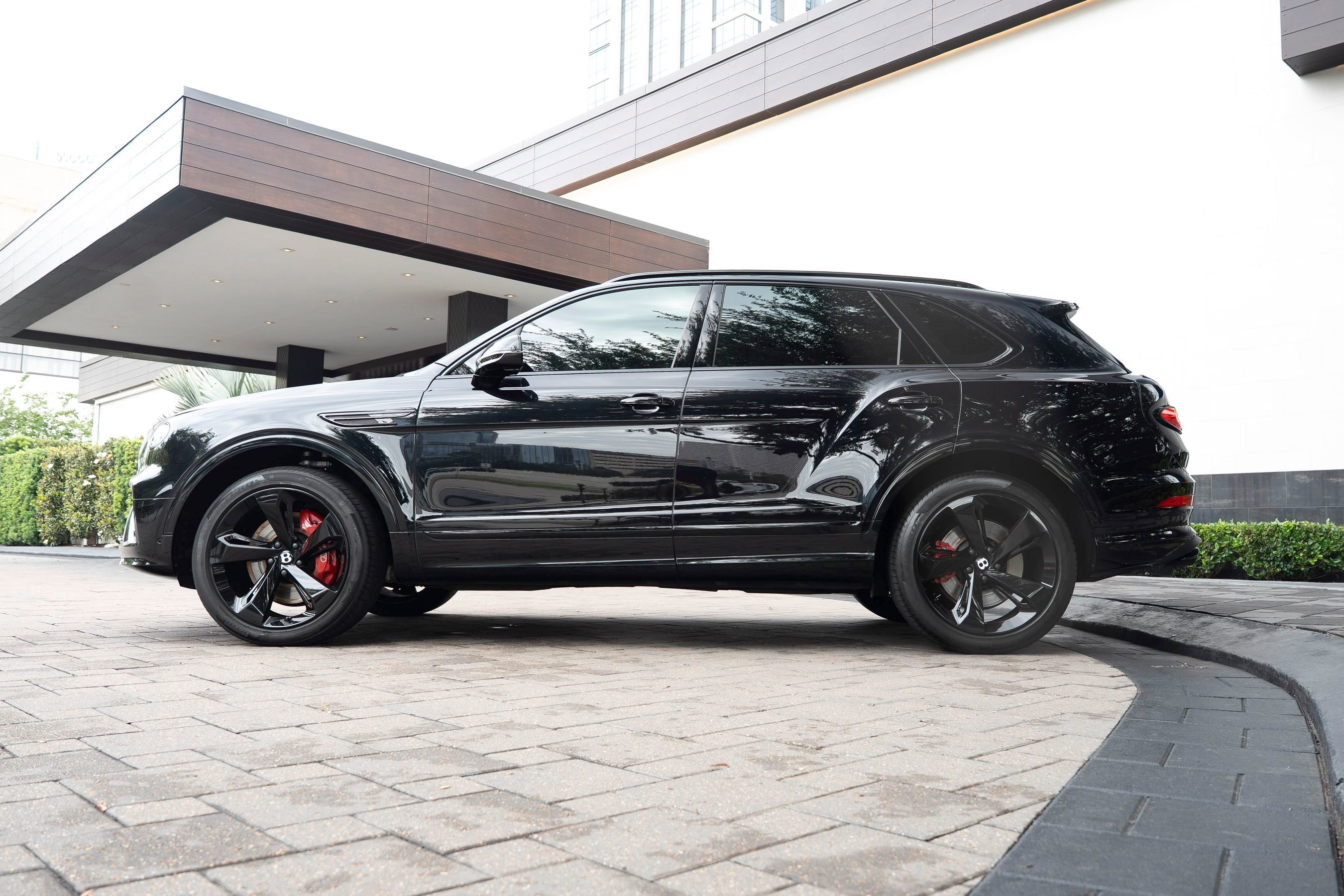 Used 2023 Bentley Bentayga AWD/4WD image 17