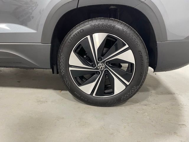 Certified 2024 Volkswagen Taos SE image 11