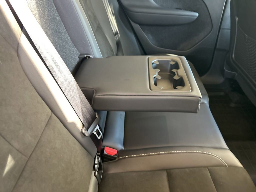 Used 2022 Volvo XC40 T5 R-Design w/ Advanced Package image 31