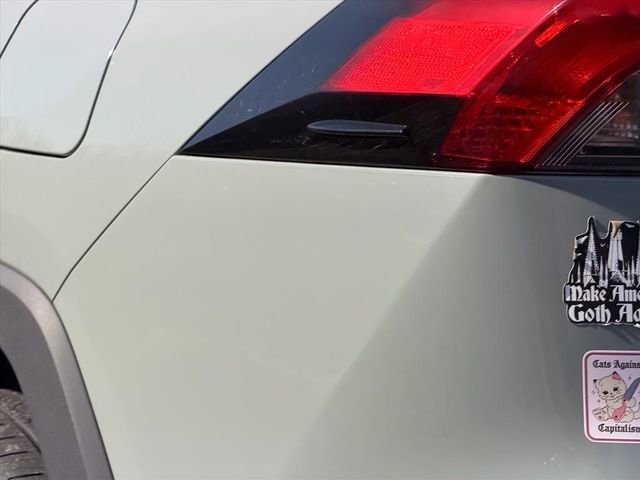 Used 2021 Toyota RAV4 XLE w/ Convenience Package image 19