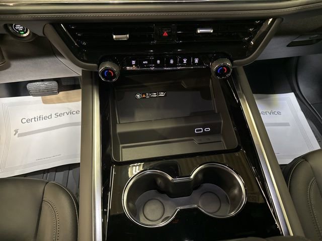 New 2026 Chevrolet Suburban LT w/ Comfort Package AWD/4WD image 17