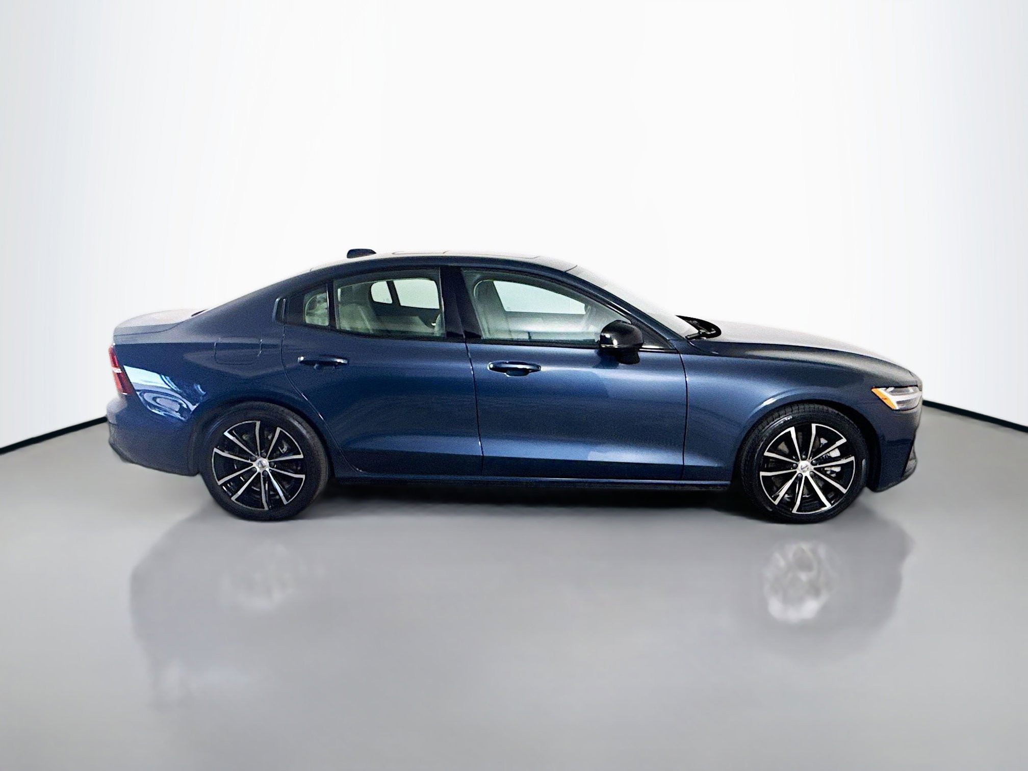 Used 2023 Volvo S60 T8 Plus image 11