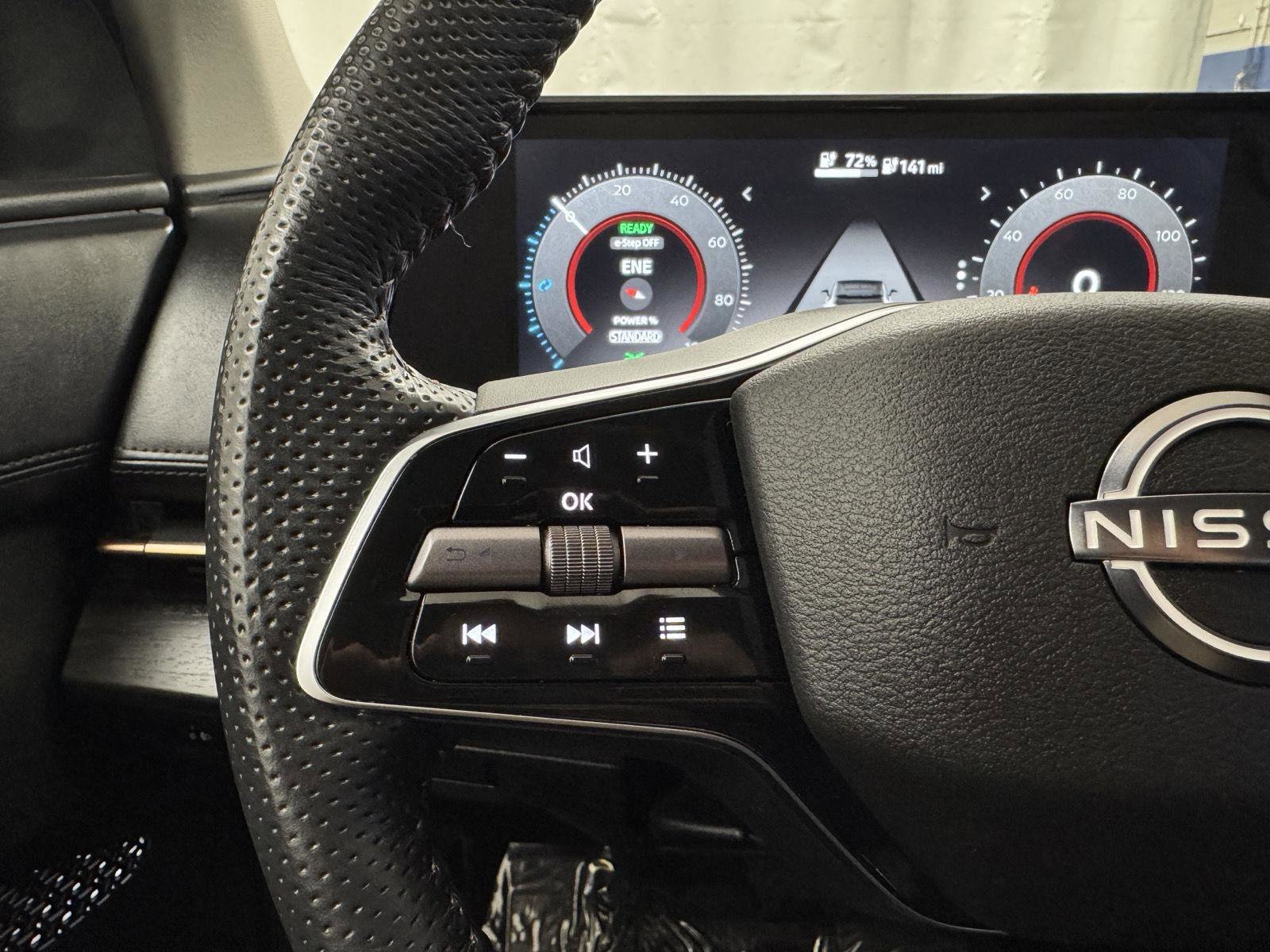 Used 2024 Nissan Ariya AWD image 18