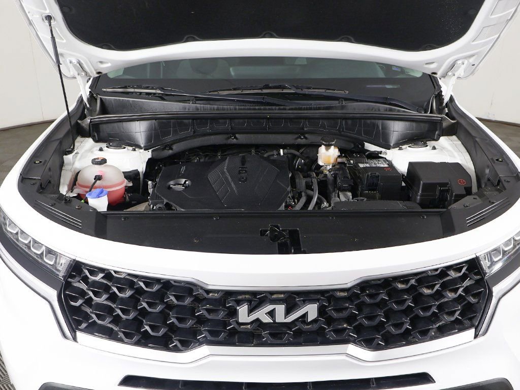 Used 2023 Kia Sorento LX image 18