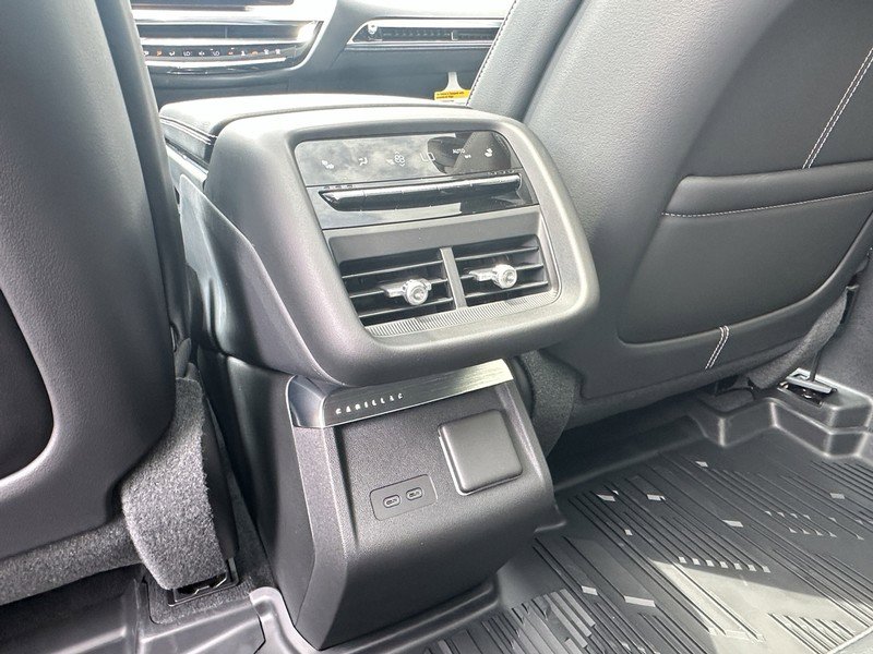 New 2025 Cadillac Lyriq Luxury image 8