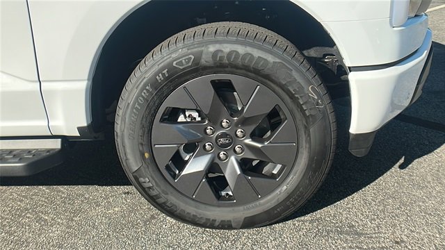 New 2025 Ford F150 Lightning Lariat image 10