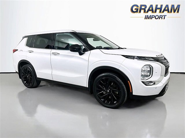 Used 2023 Mitsubishi Outlander SE image 1